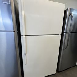 Ge Apartment Size Top Freezer Refrigerator With Ice Maker 