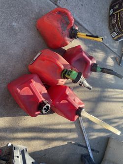 (5) 1 Gallon Gas Tanks 