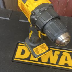 DEWALT ATOMIC 20-Volt MAX Cordless Brushless Compact 1/2 in. Drill/Driver (Tool-Only) solo herramienta 