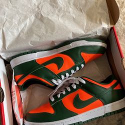 Nike dunk’s “Miami hurricanes”