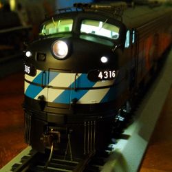 RAPIDO Ho Scale EMD E8A 50 Years Of Amtrak