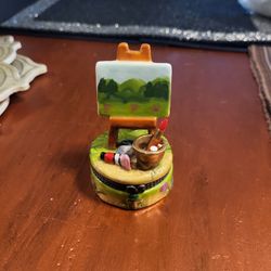 Artsy Easel Figurine