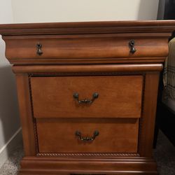 Elegant 3-Drawer Bedside Table / Nightstand