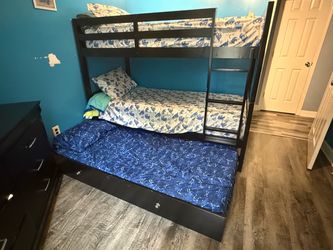 triple bunk bed