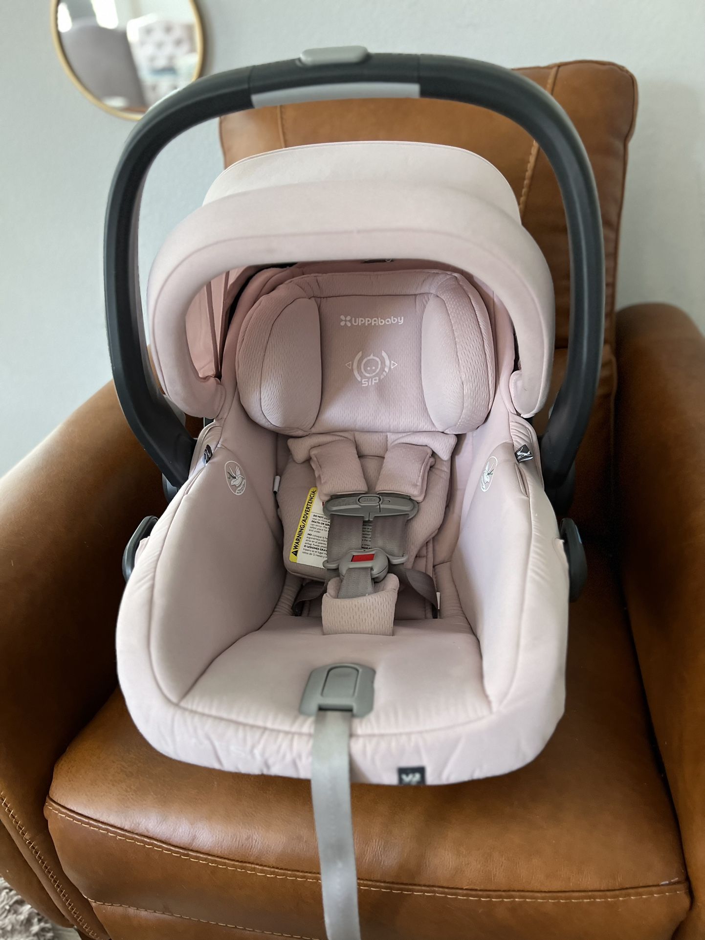 Uppababy Mesa V2 Carseat Alice Selling With TWO bases to easily switch