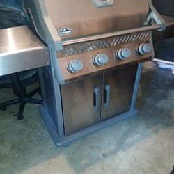 ****NAPOLEON BBQ GRILL (LIKE NEW)*****