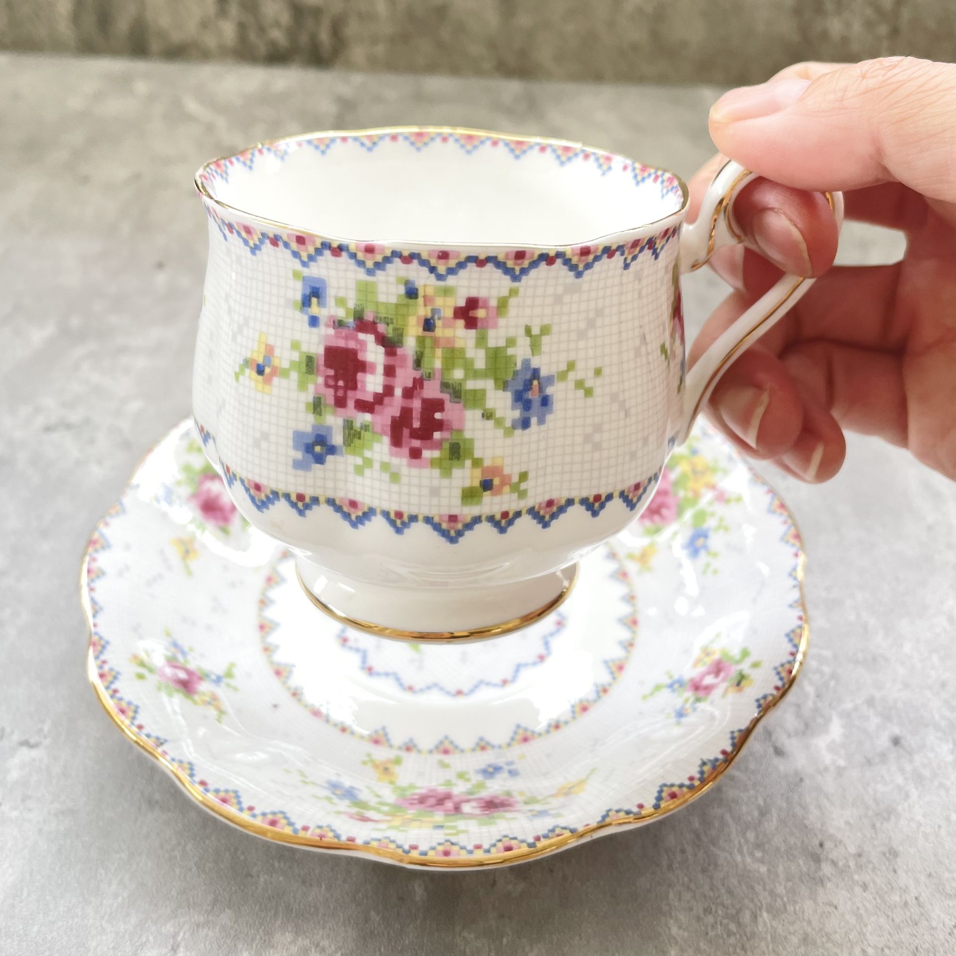 Vtg Royal Albert England Petit Point Bone China Tea Cup Saucer Set Floral
