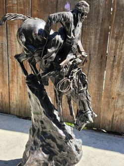 Statua De Un June te Y Un Cabsllo