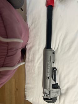 Milwaukee Cheater pipe wrench