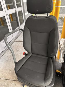 2021-2024 Chevy Front Seats With Center Console