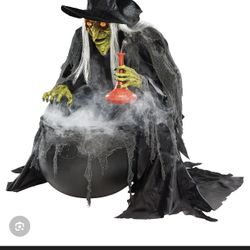 Animatronic Witch with smoking Calderon