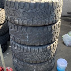 35*12.50R20 Marca Toyo Open Country R/T En perfectas Condiciónes De Vida 