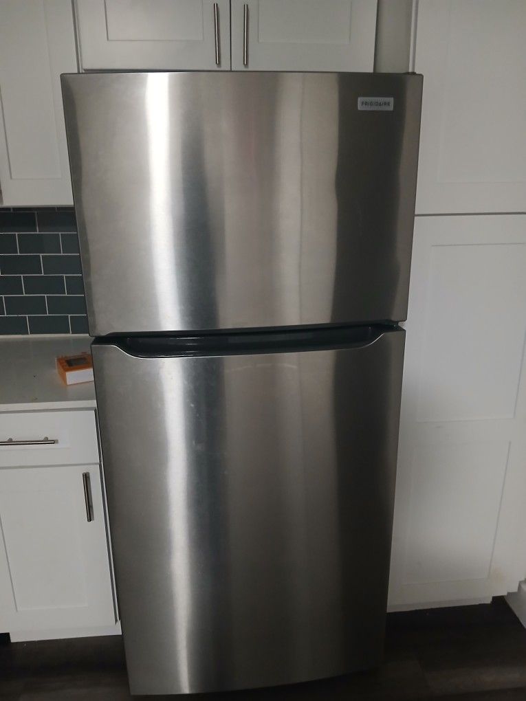 MATCHING KITCHEN APPLIANCES SET