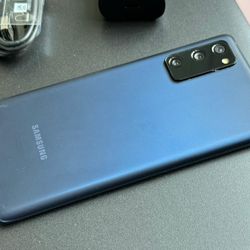 Samsung Galaxy S20 FE  , Factory Unlocked,  Excellent Condition Like New 