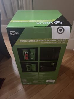 Xbox Series X Replica Mini Fridge - Xbox Series X