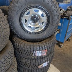 Black Rhino 17x8.5 6/139 With 295/70/17