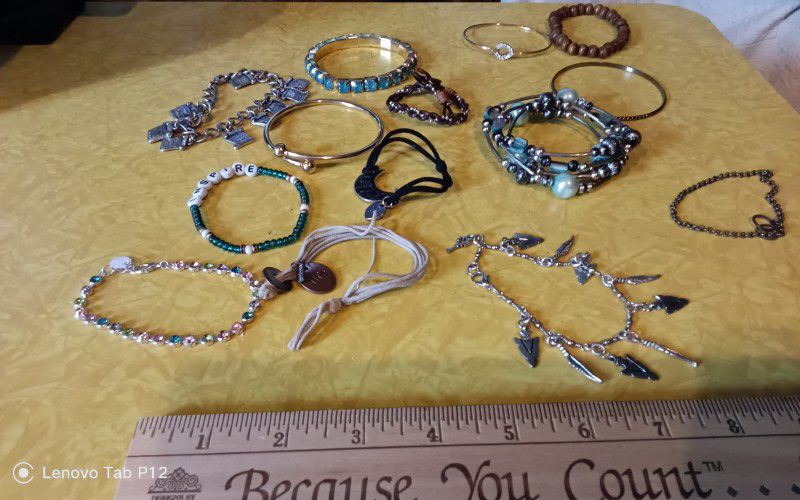 14 Bracelets Located In Blasdell