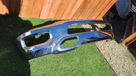 2019 - 2024 DODGE RAM RAM1500 FRONT BUMPER CHROME GENUINE USED OEM. NC fence