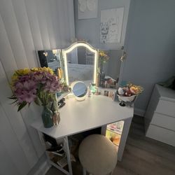 Vanity With Stool And Mirror