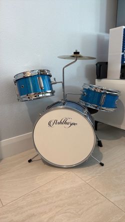Kids drum set (used)