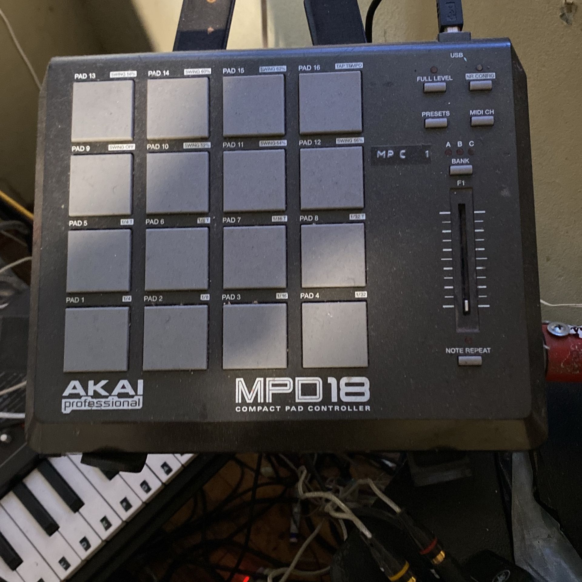 Akai Mpd 18