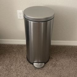 Garbage Can 30L/8 Gallon