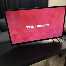 TLC Roku TV 32 Inch