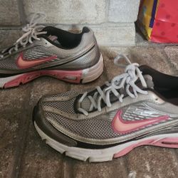 Nike Air Tri-D Running Shoes Size 9 Women 