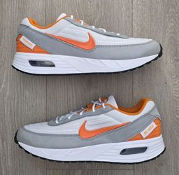 Nike Air Max Verse X Tennessee Volunteers NCAA Versatile Shoe IB3221-100 Mens Size 10.5