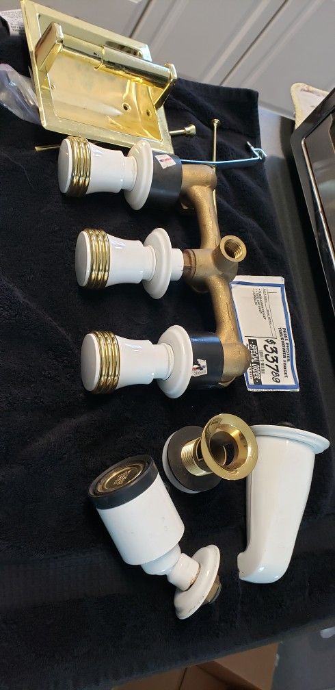 bathroom fixtures NEW Price Pfister 6/13/25 make offer Yakima