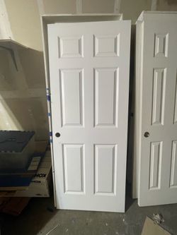 White interior 6 panel door 80x32” right hand swing slab only no frame