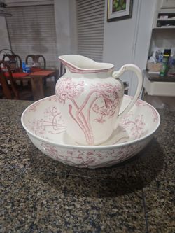 Beautiful 2 pieces antique.  $50