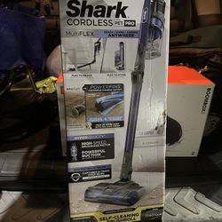 Shark Cordless Pet Pro Multi-flex Vacuum 