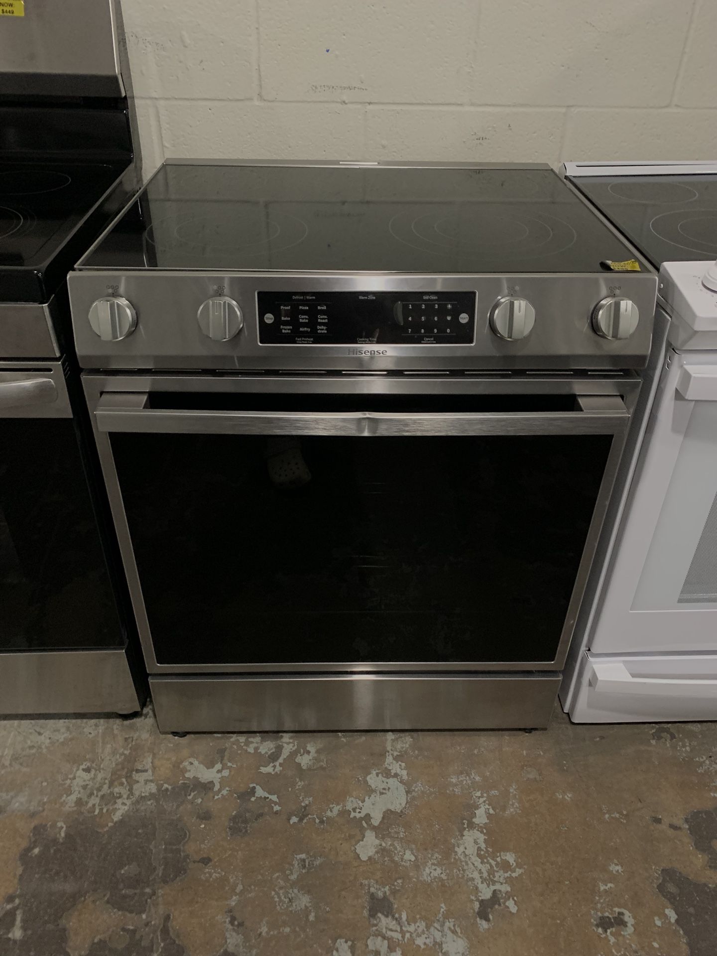 Hisense  Slide In Glass Top Stove 