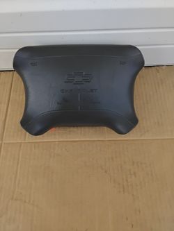 Nice Gray 1997 Chevy Silverado Pickup Truck Steering Wheel Horn Cap Cover OEM Factory.