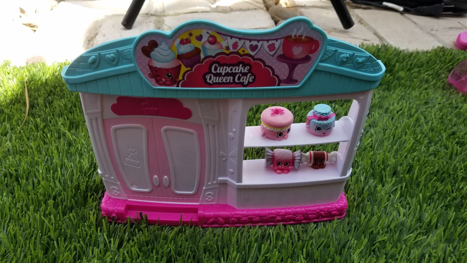 Shopkins cupcake Queen cafe