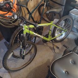 6-speed Huffy Mountain Bike