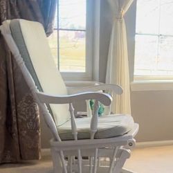 White Chair $10 -set Of Matching Chairs With matching Ottoman. $250 