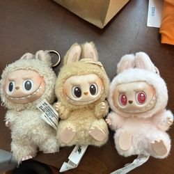 3 labubus 