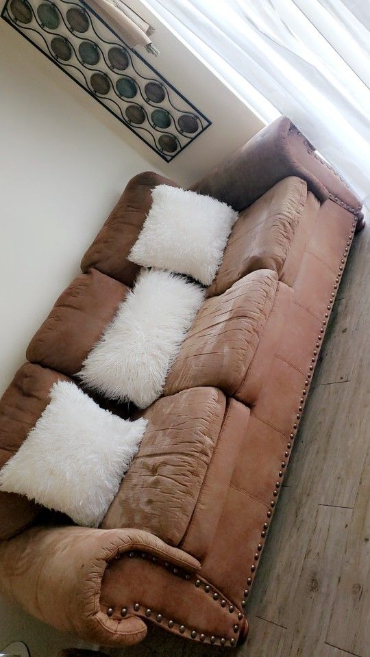 Sofa/ Loveseat 