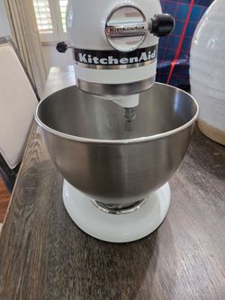 KitchenAid Stand Mixer White with Steel Bowl classic plus