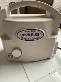 DeVilbiss portable compact compressor/nebulizer with tubing and masks