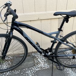 aluminium bike evryting work good fast bike and big tires size 28”