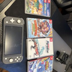 Nintendo Switch Lite W/ 4 Games