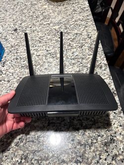 Linksys Wireless Router with 3 Antennas