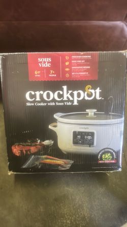 A crockpot 6QT OVAL