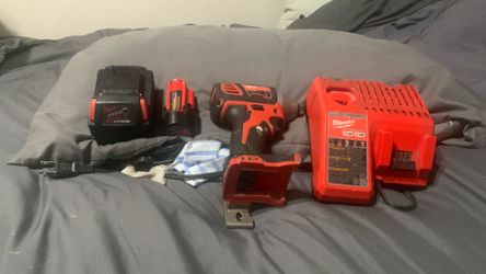 Milwaukee impact drill two batteries and charger
