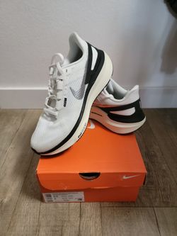 New Womens Nike running shoes  size 6.5