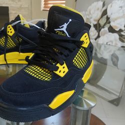 Air Jordan 4 Retro "Thunder"