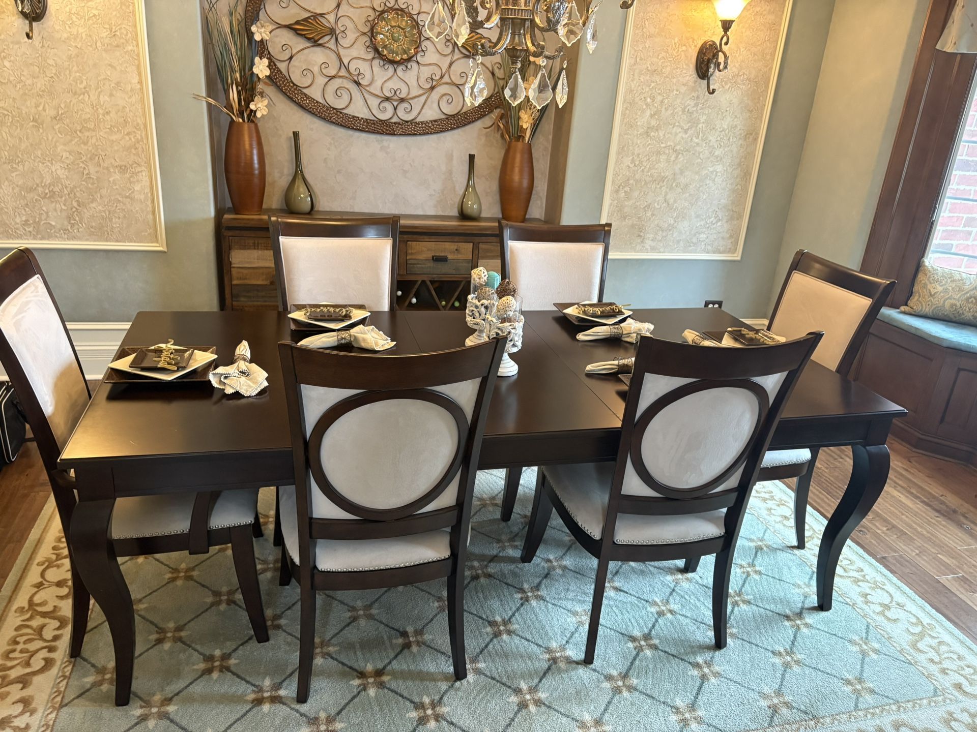 Dining Room Table & 6 Chairs – Excellent Condition